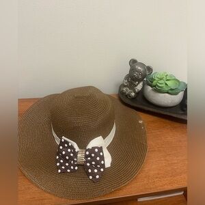 USED- Brown Beach Sun Hat- With brown and cream bow - polka dots.